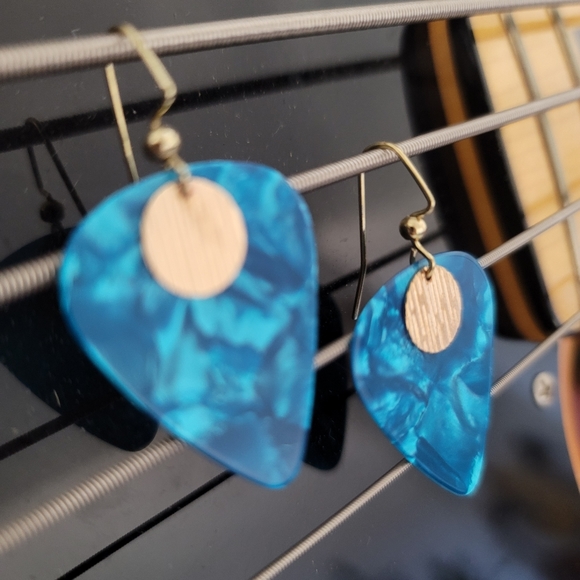 Gena's Jewelry: Turquoise and gold tone guitar pick earrings - Picture 2 of 5